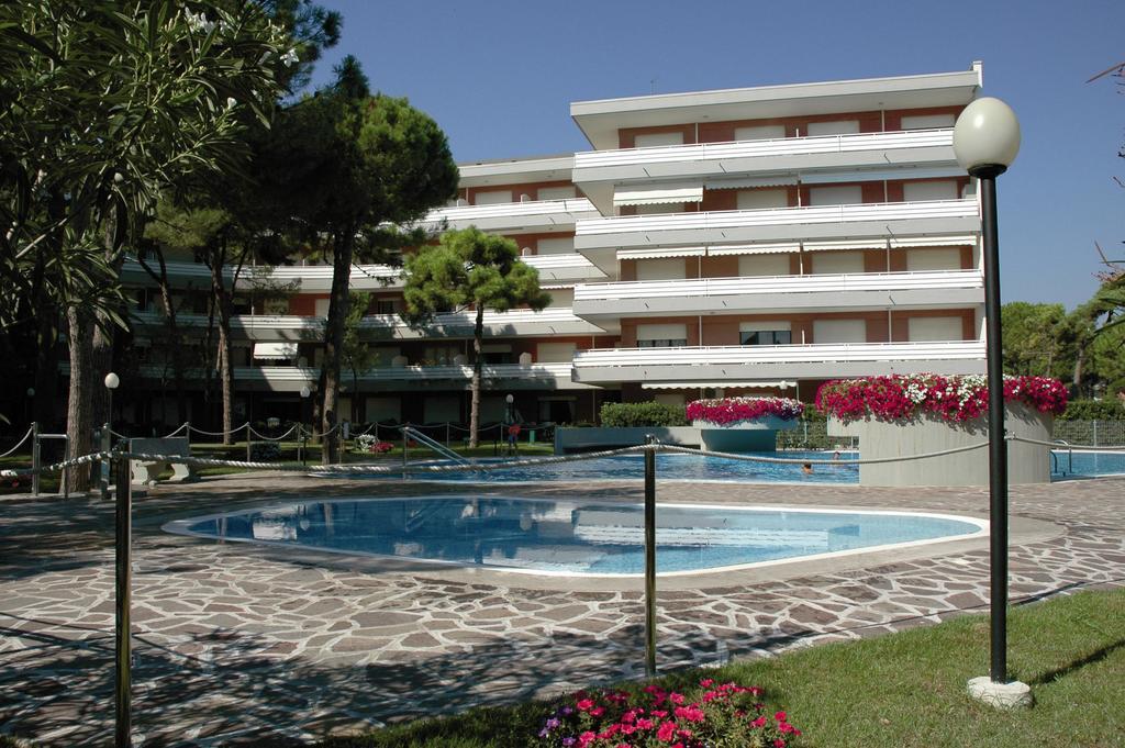 Appartamenti Meridiana Lignano Sabbiadoro Eksteriør billede